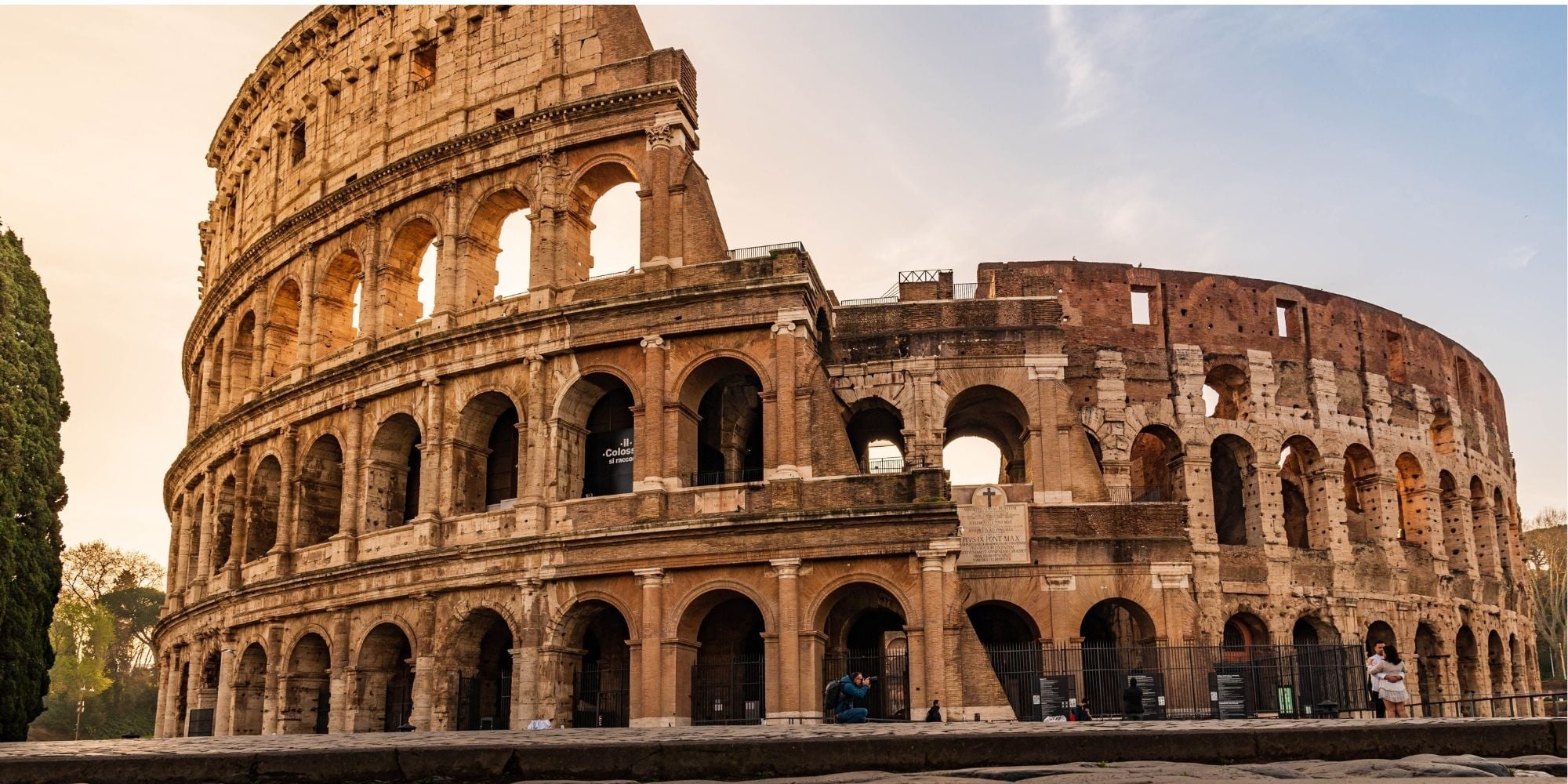 Colosseum in Rome, symbool van de historische binnenstad waar afvalbeheer en toerisme samenkomen.